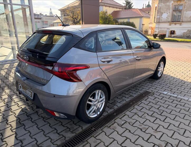 Hyundai i20 6