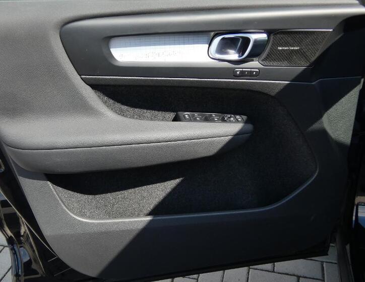 Volvo XC40 8