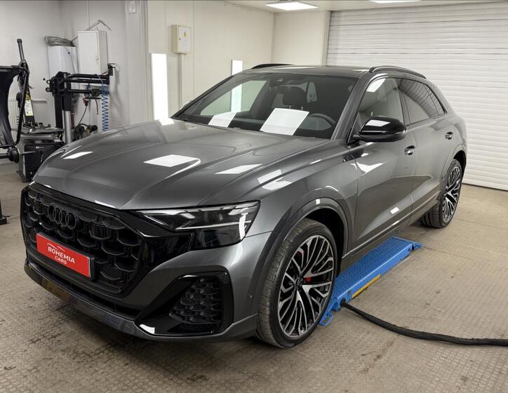 Audi Q8 3