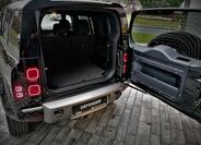 Land Rover Defender 5