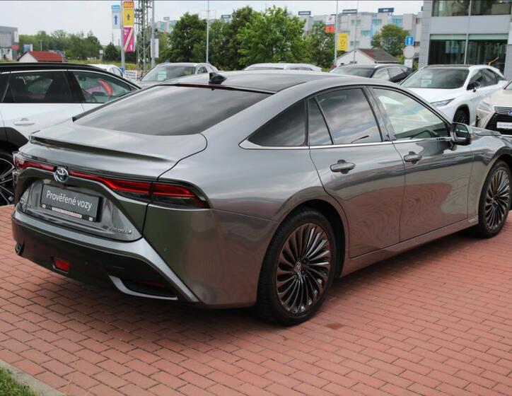 Toyota Mirai 4