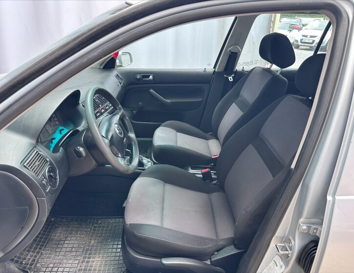 Volkswagen Golf 9