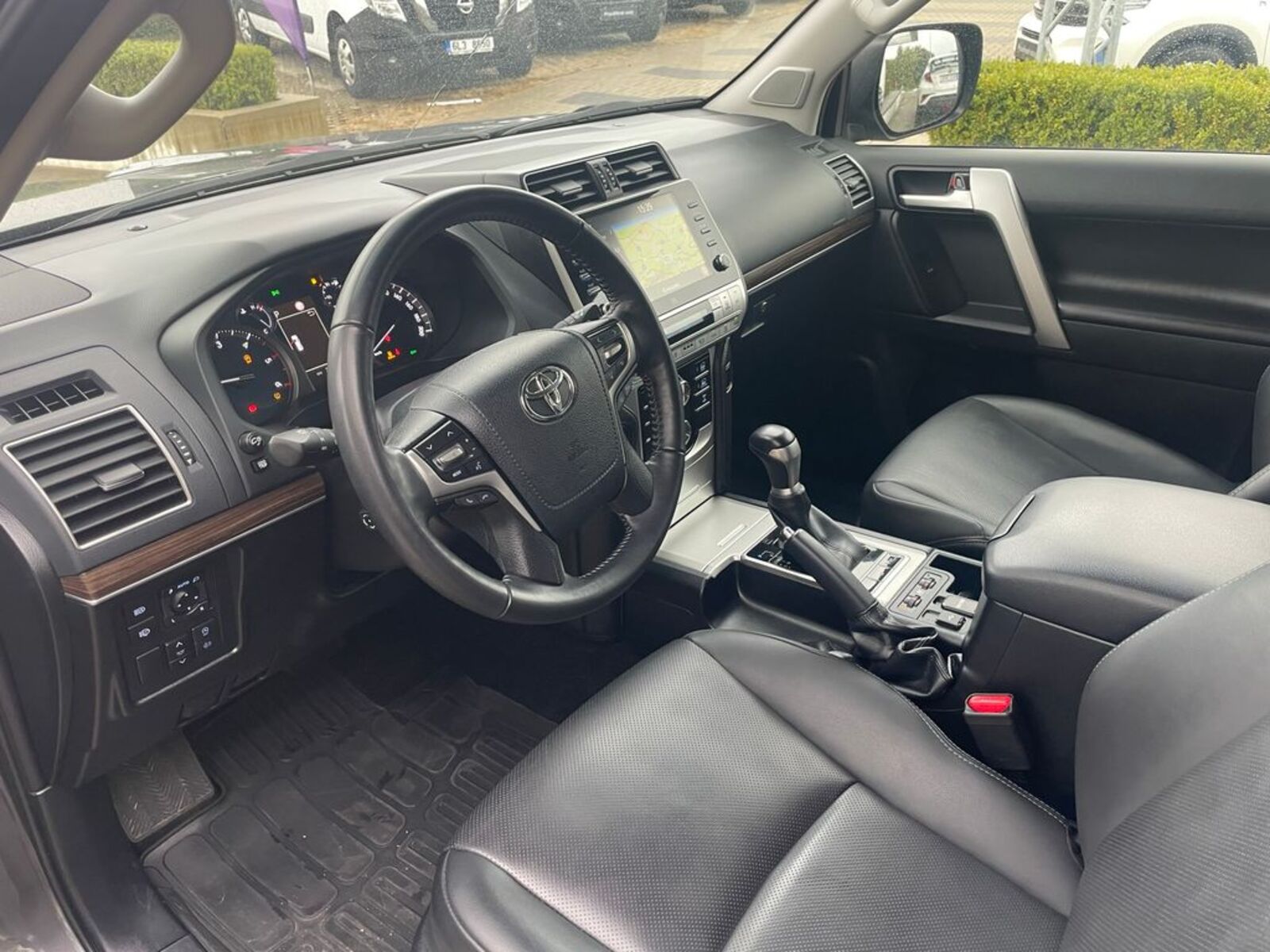 Toyota Land Cruiser 12