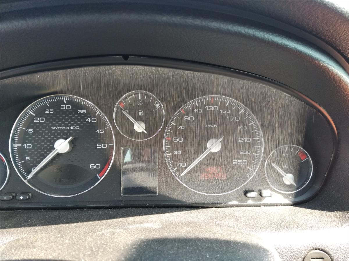 Peugeot 607