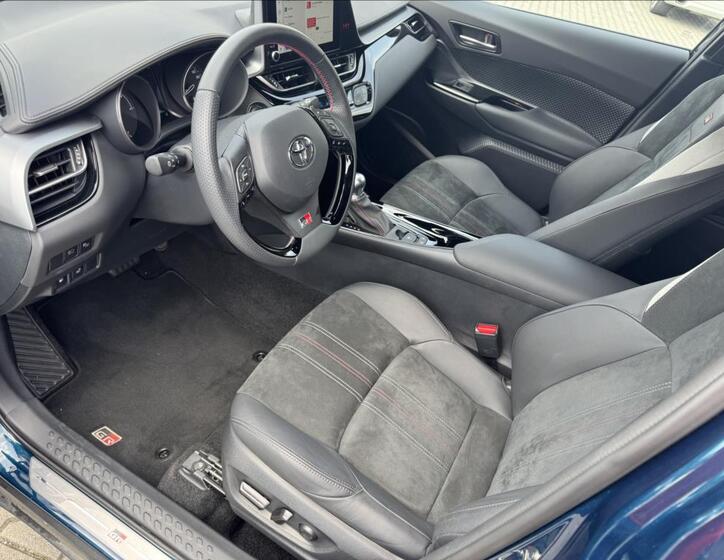 Toyota C-HR 11