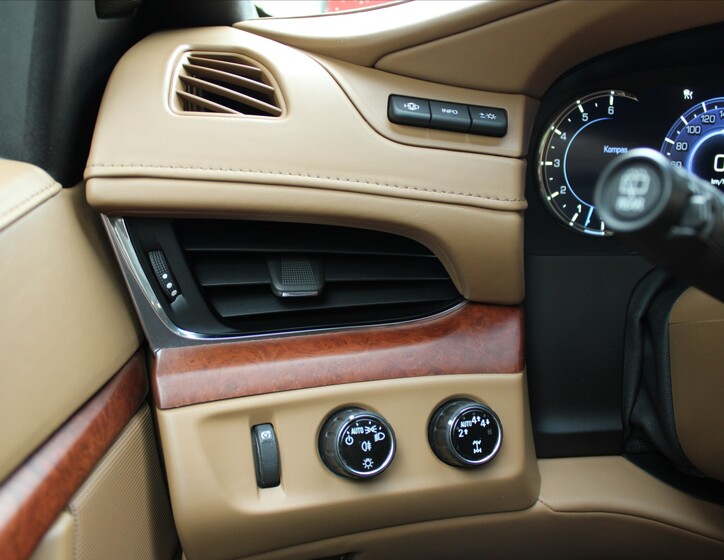 Cadillac Escalade 17