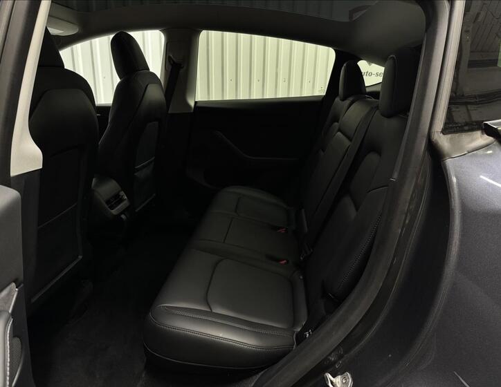 Tesla Model Y 27