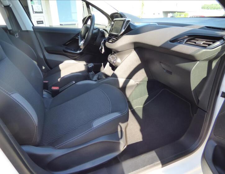 Peugeot 208 44