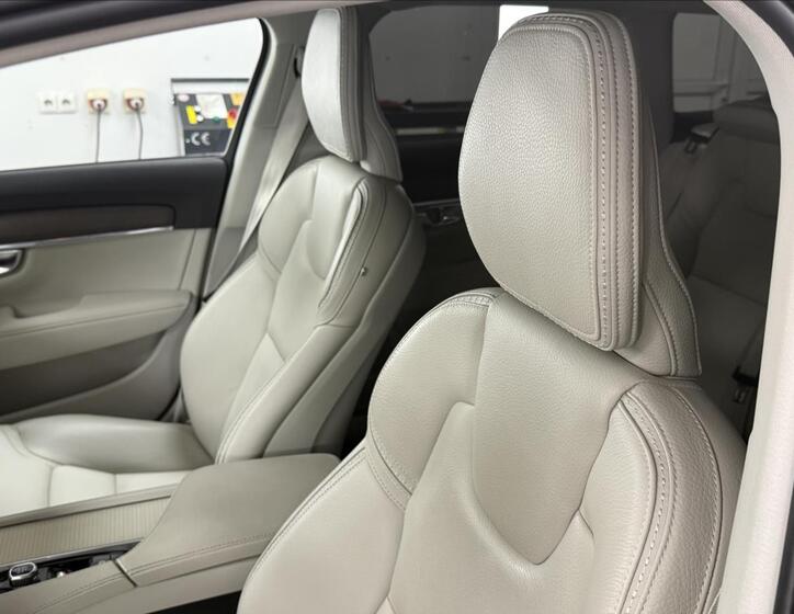 Volvo V90 24