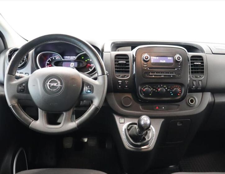 Opel Vivaro 8