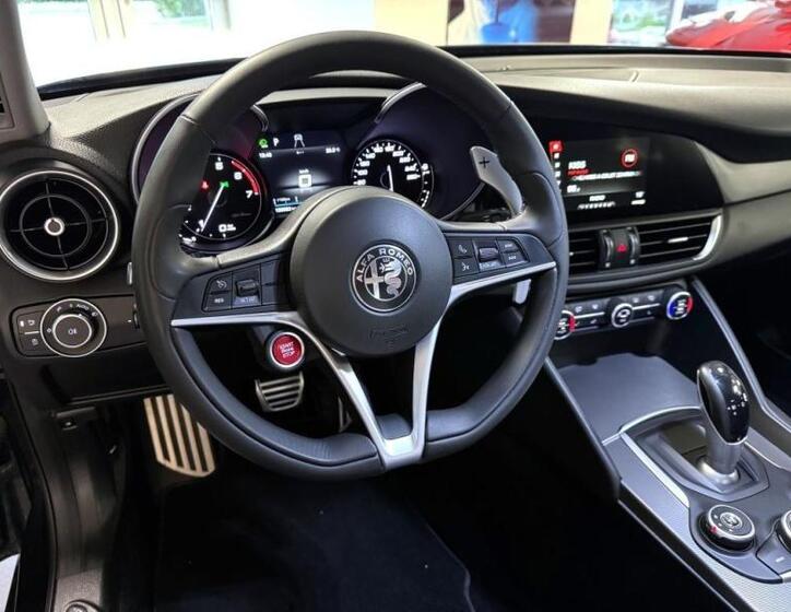 Alfa Romeo Giulia 14