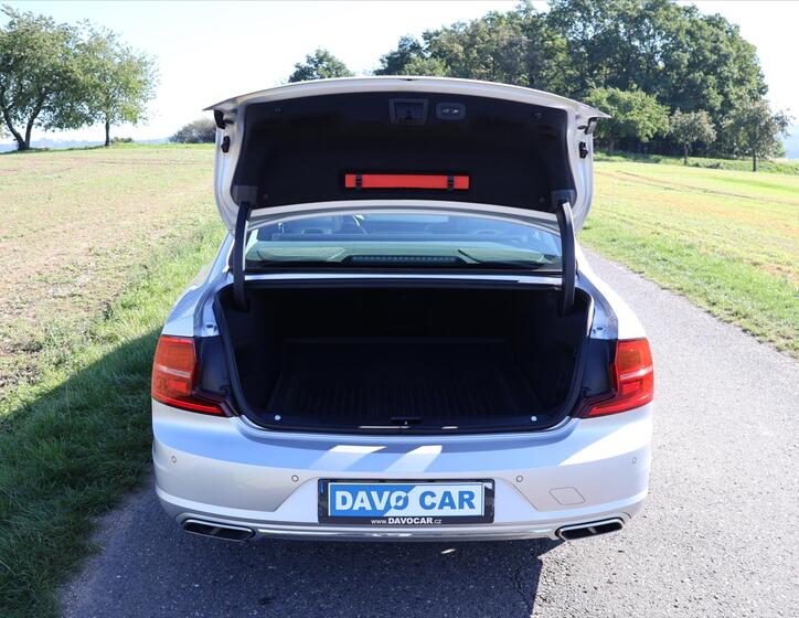 Volvo S90 8