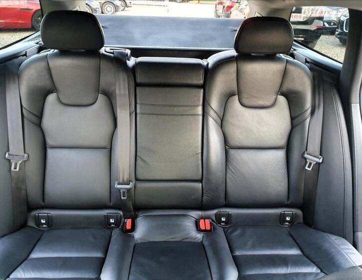 Volvo V90 36