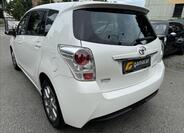 Toyota Verso 8