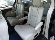 Chrysler Town & Country 14