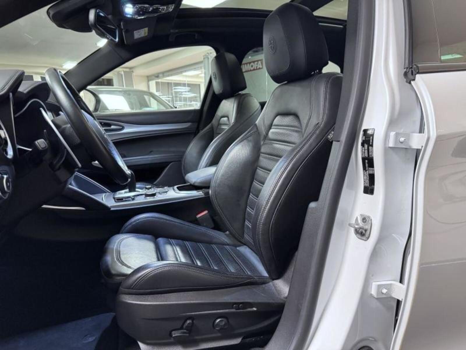 Alfa Romeo Stelvio 7