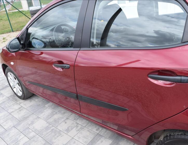 Mazda 2 10
