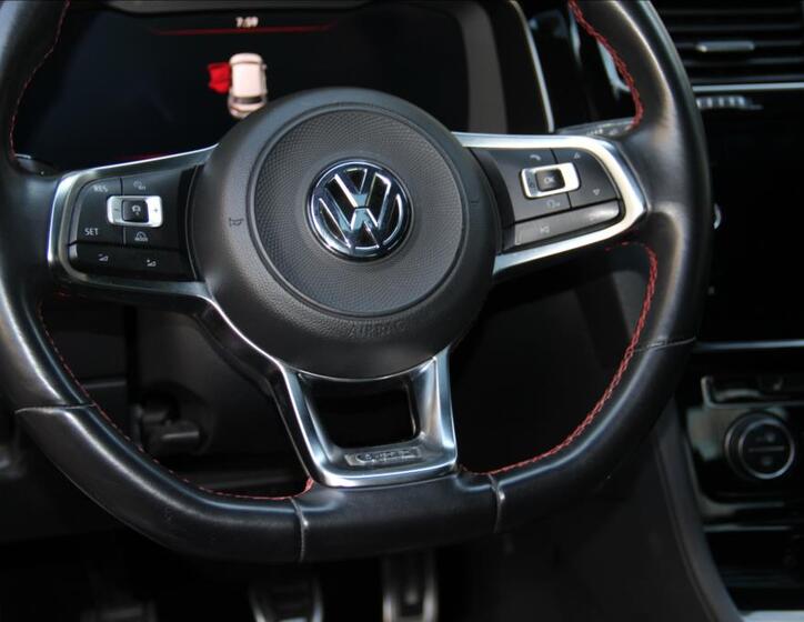 Volkswagen Golf 30
