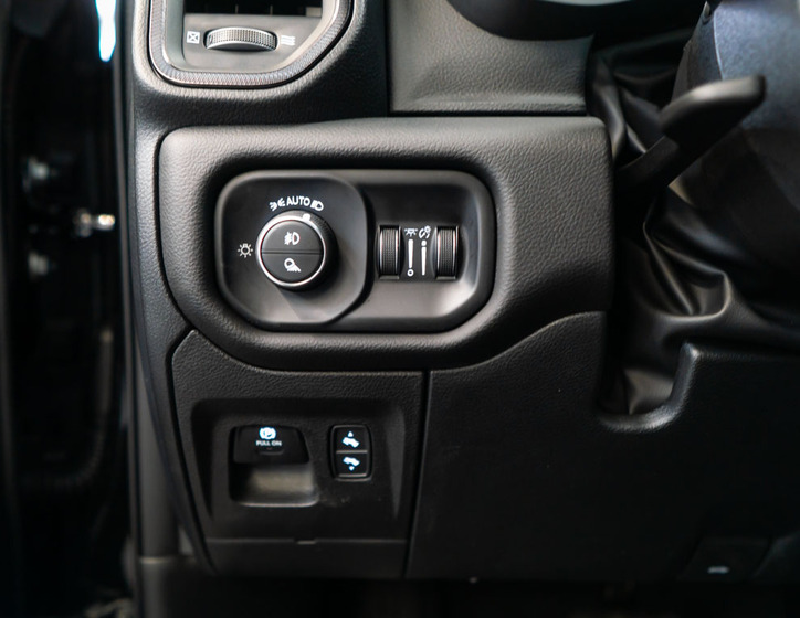 Dodge RAM 21