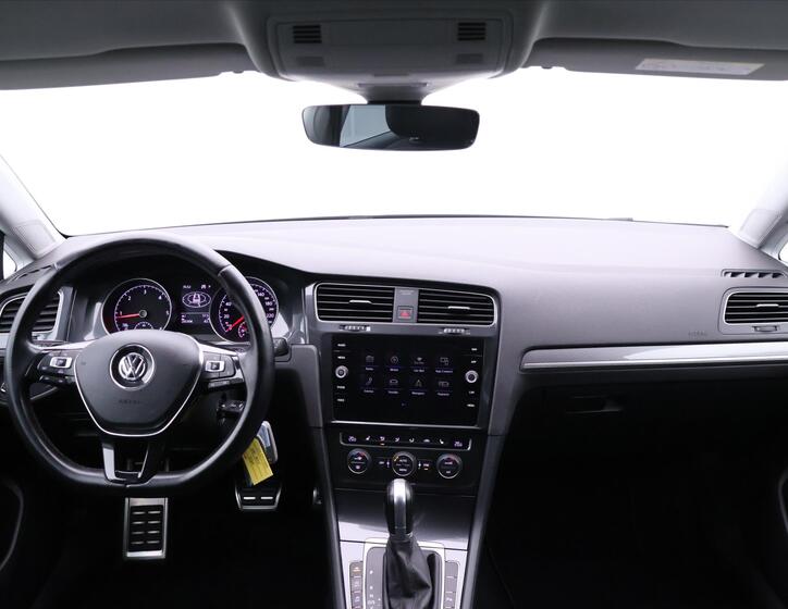 Volkswagen Golf 31