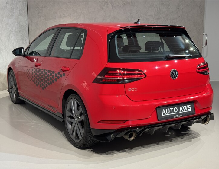 Volkswagen Golf 11
