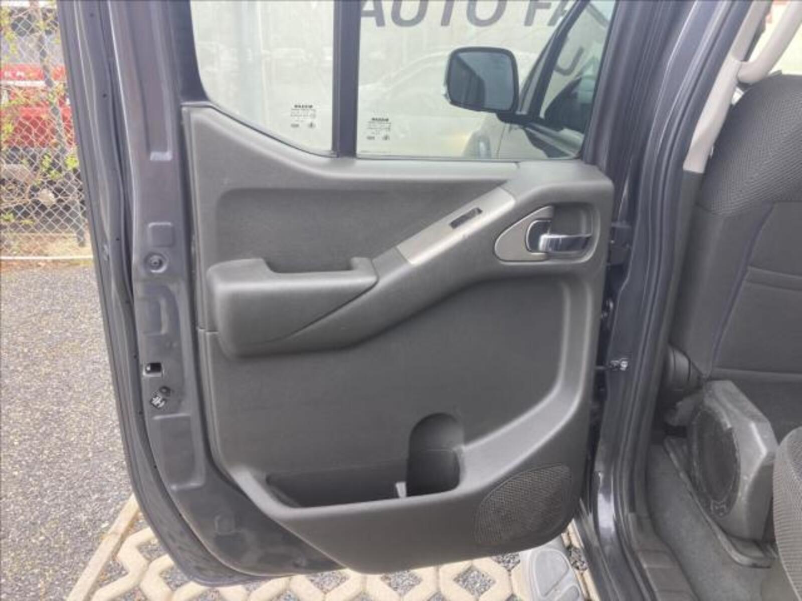 Nissan Navara 20