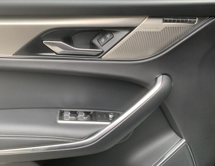 Jaguar F-Pace 29