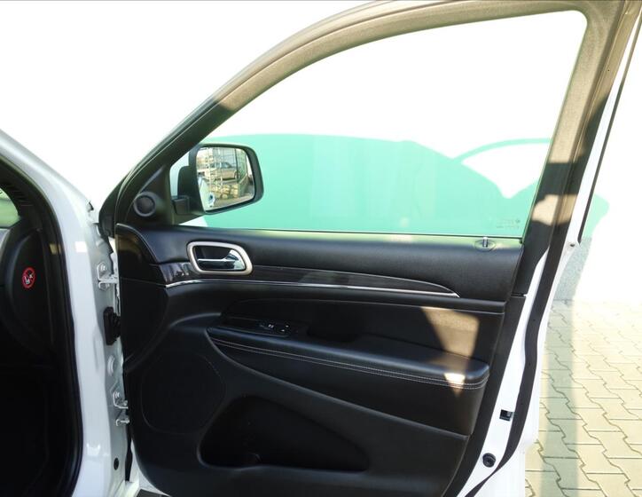 Jeep Grand Cherokee 30