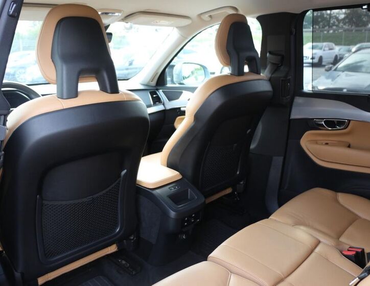 Volvo XC90 36