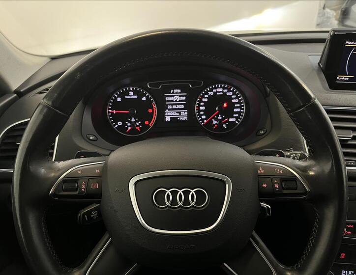Audi Q3 11