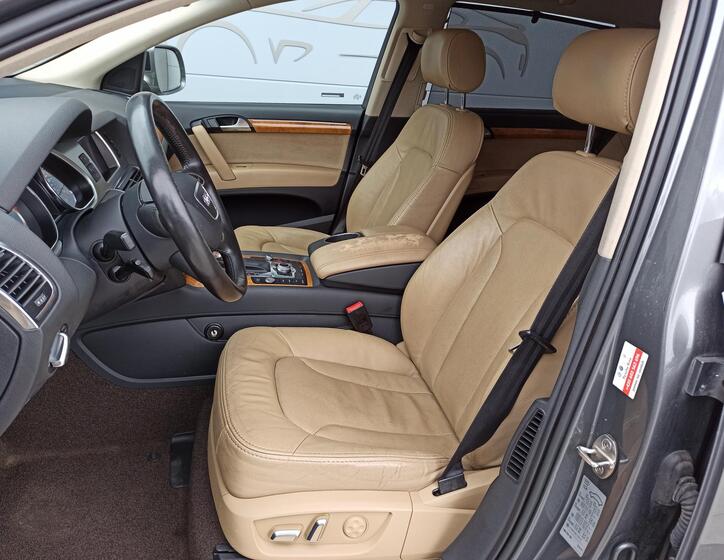 Audi Q7 10
