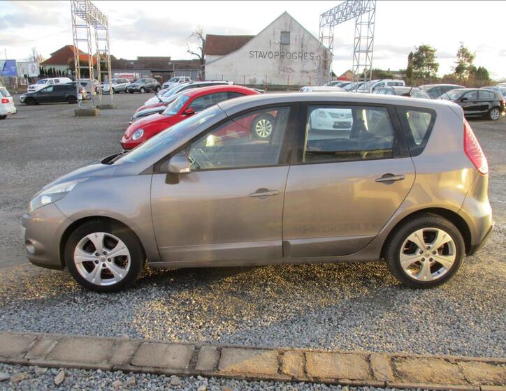 Renault Scénic 8
