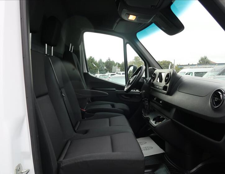Mercedes-Benz Sprinter 13