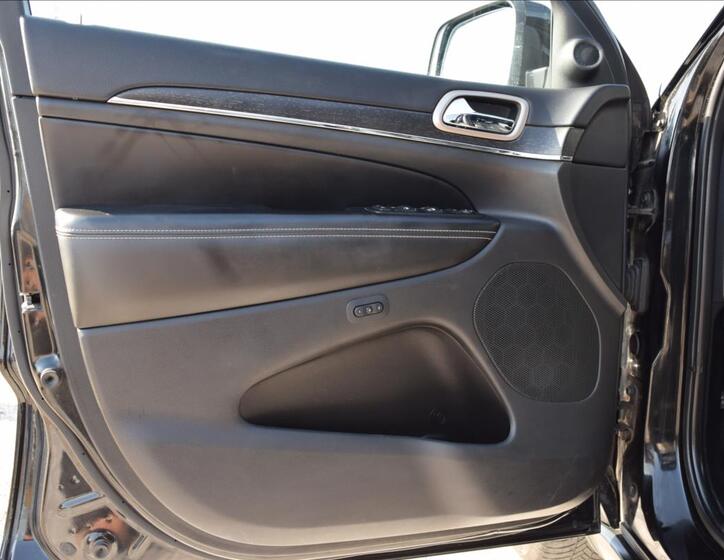 Jeep Grand Cherokee 23