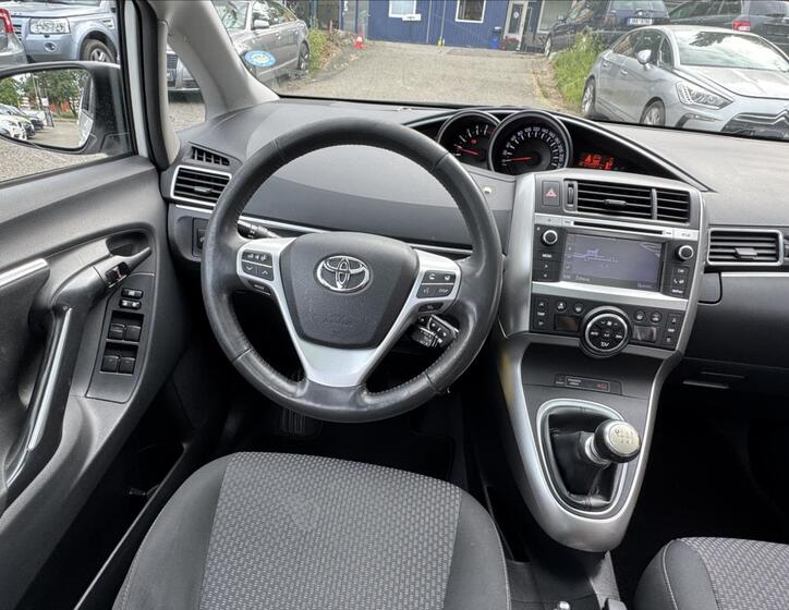 Toyota Verso 43