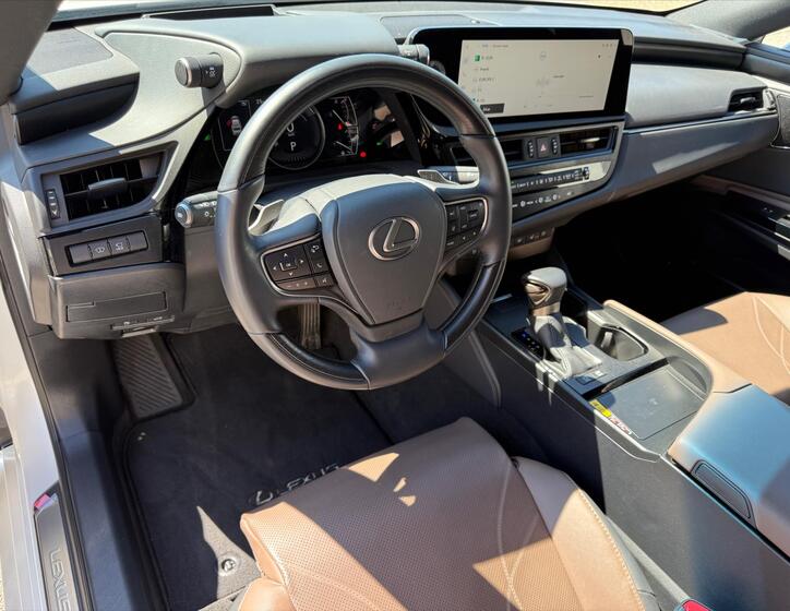 Lexus ES 300h 7
