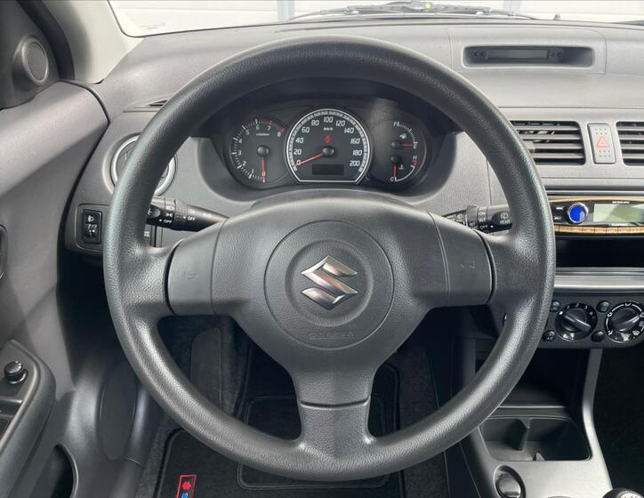 Suzuki Swift 13