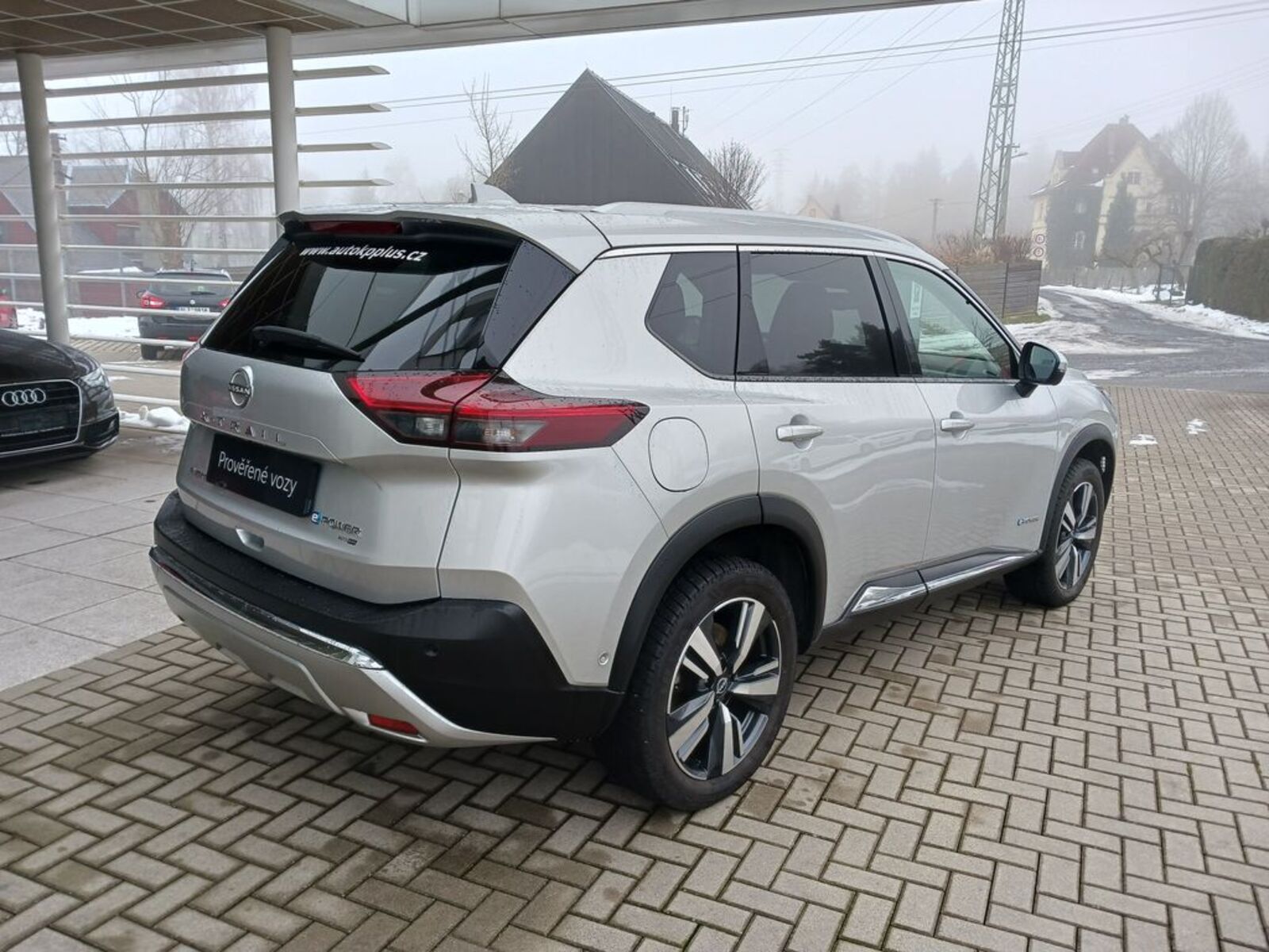 Nissan Ostatní 6
