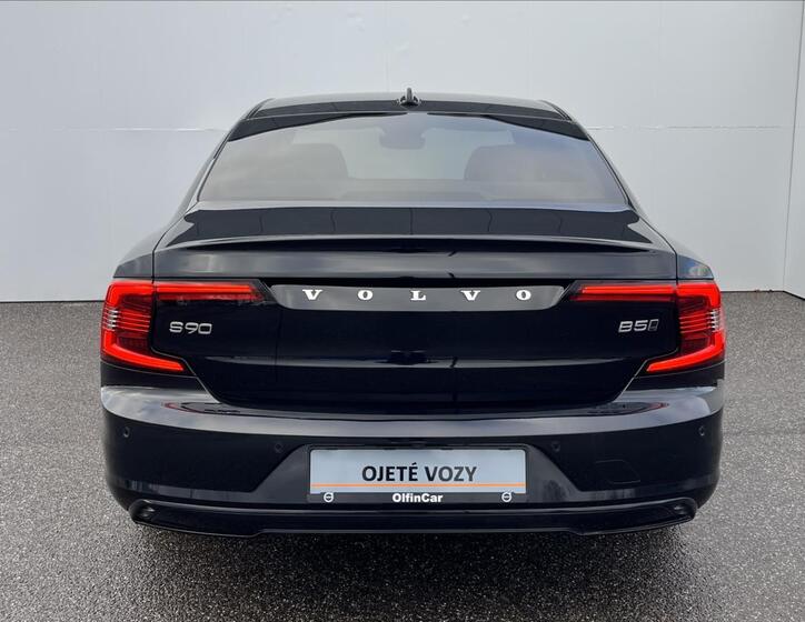 Volvo S90 8