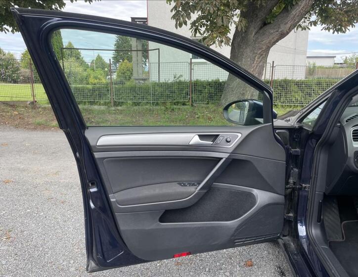 Volkswagen Golf 12