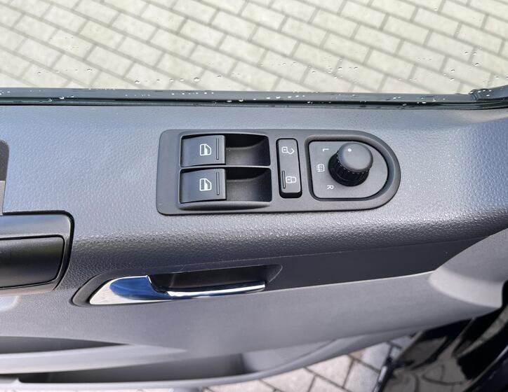 Volkswagen Caravelle 11