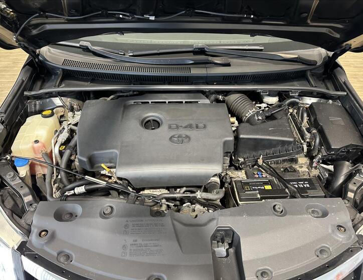 Toyota Avensis 5