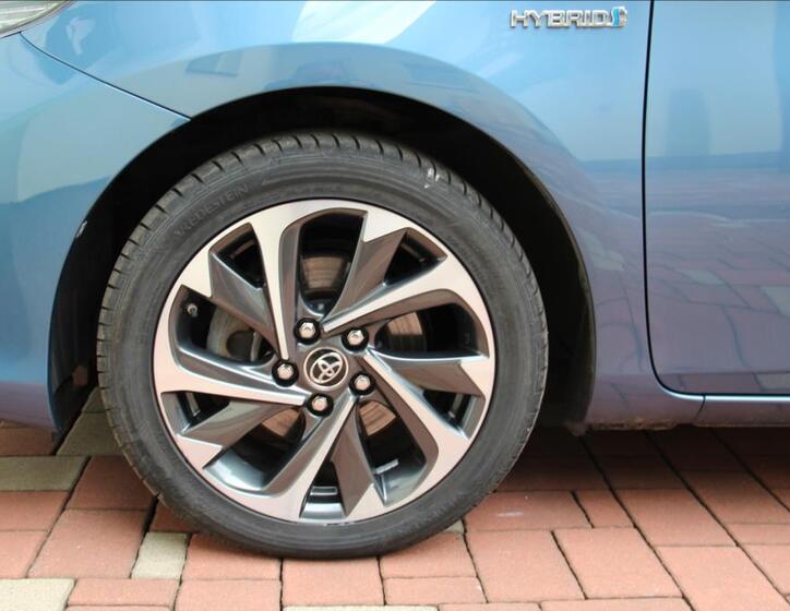 Toyota Auris 44