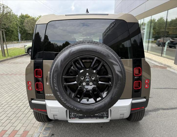Land Rover Defender 8