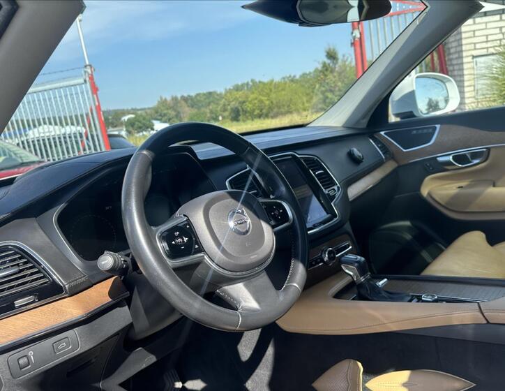 Volvo XC90 10