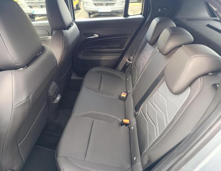 Jeep Avenger 12