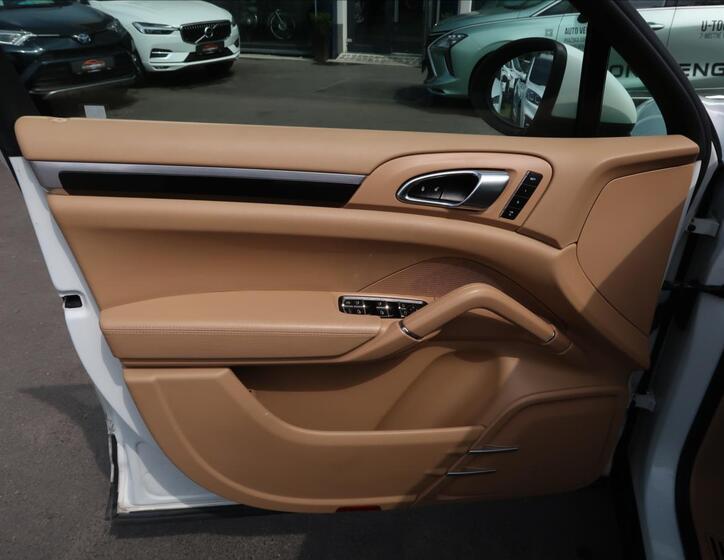 Porsche Cayenne 23