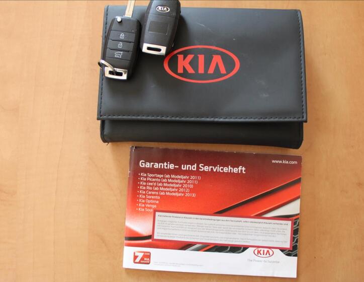 KIA Carens 29