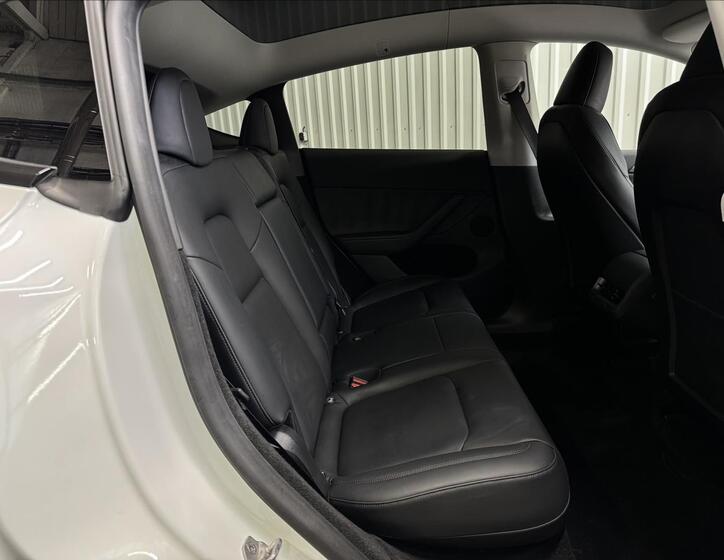 Tesla Model Y 30