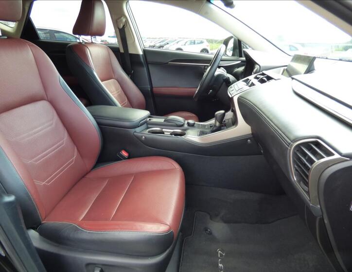 Lexus NX 300h 65